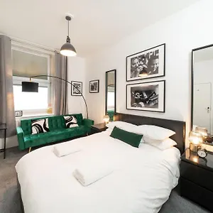 Princess Street Apartment