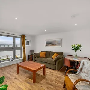 Marine Parade With River View Apartment
